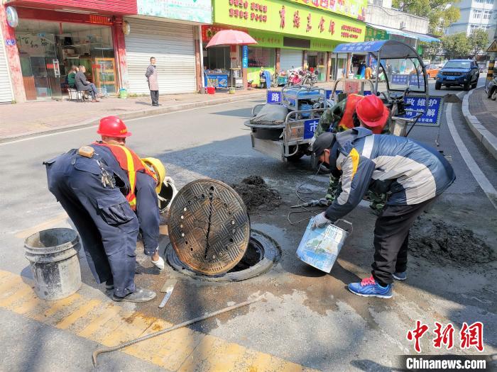 保障市民脚下安全福建宁德规范管理窨井盖