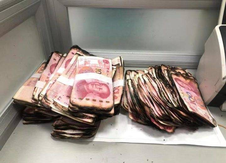 农行济南银河支行兑换火烧币情暖客户心