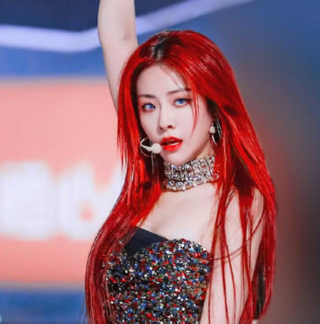 the9喻言后台纹身太抢镜,看清遮掩方式,还不如去洗掉?