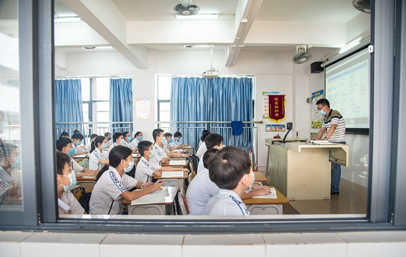 中山市华侨中学教育集团卓山中学正式揭牌