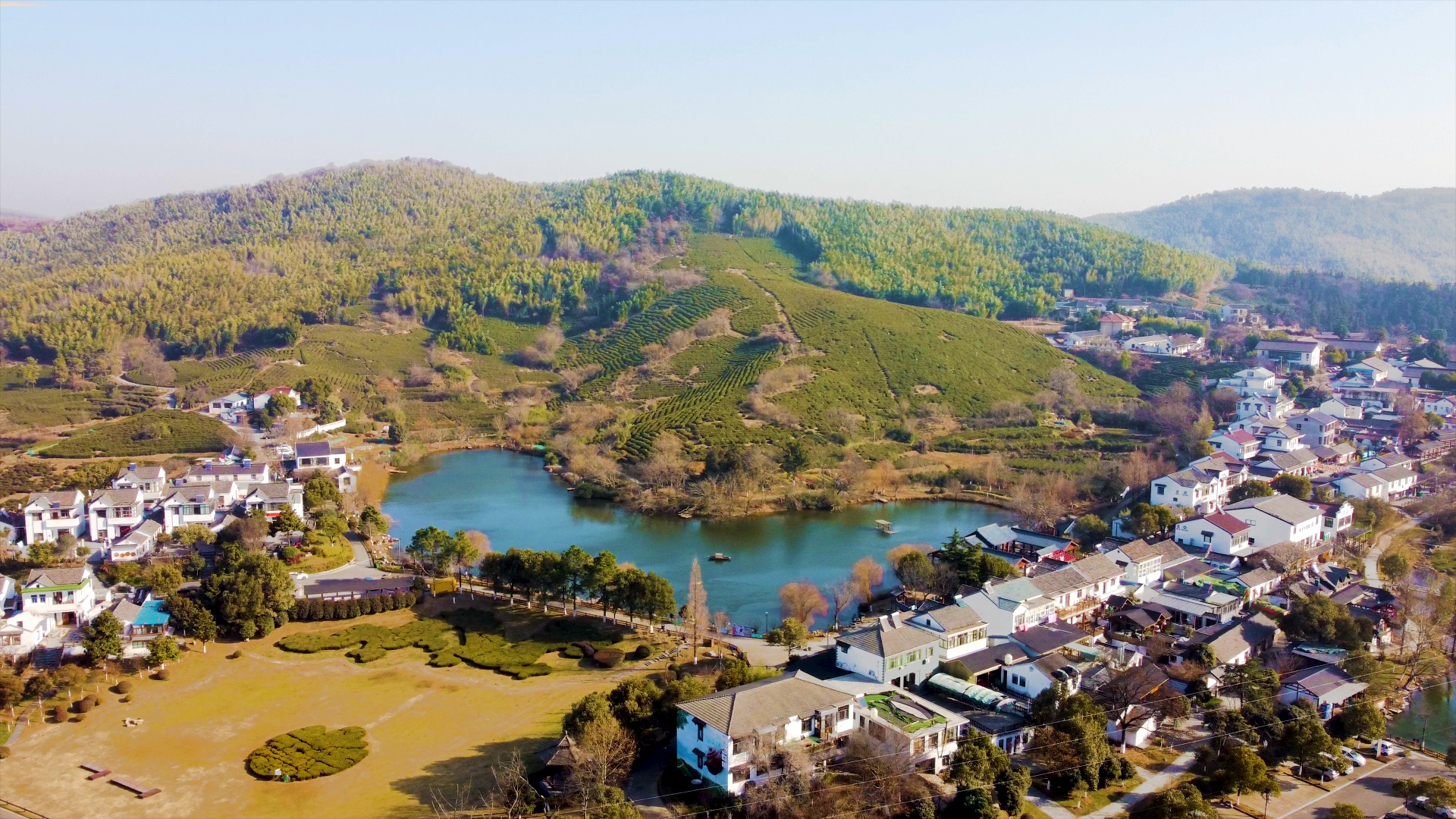 交汇点讯 隆冬季节,草木凋零,但南京市江宁区牌坊社区黄龙岘村千亩