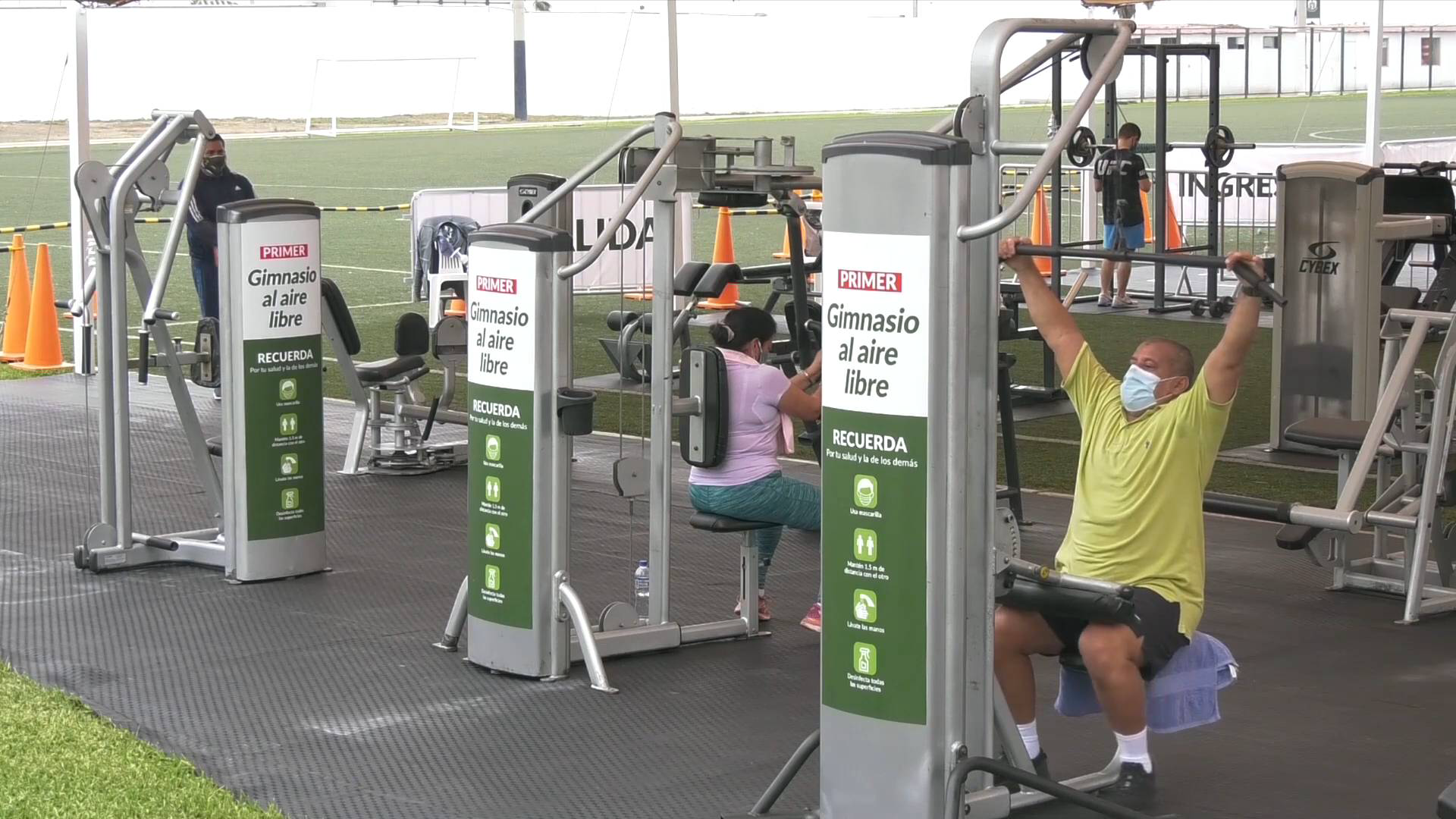 户外健身房:秘鲁人疫情中安全的健身选择