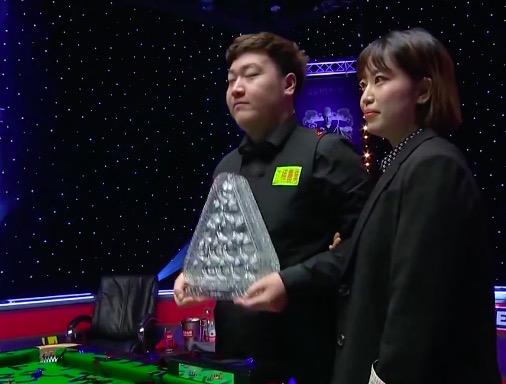 颜丙涛关键球疯狂挥拳庆祝45岁世界冠军服了我害怕和他交手