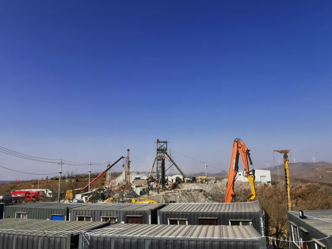 关注栖霞笏山金矿事故井下来信大部分被困人员体力渐恢复一人突然昏迷