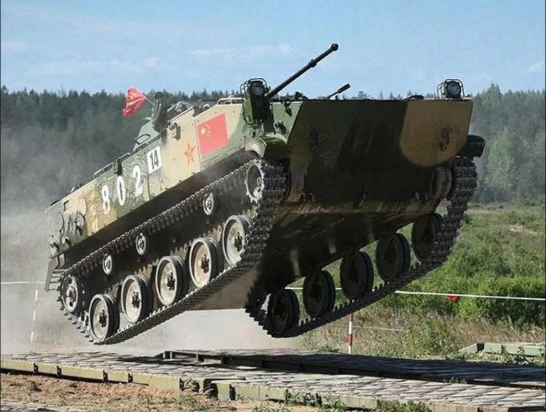 03式伞兵战车服役15年,新一代战车将现身,火力不足恐惧症彻底治愈!