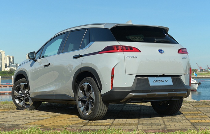 96万起售,预计搭载最新技术的aion v售价会略高一点.