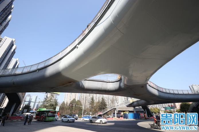 x形与工形组合 北京西路人行天桥主体结构工程雏形初显