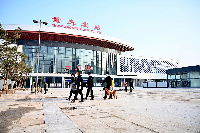 终于，重庆北站南北广场任意一边都可进站了