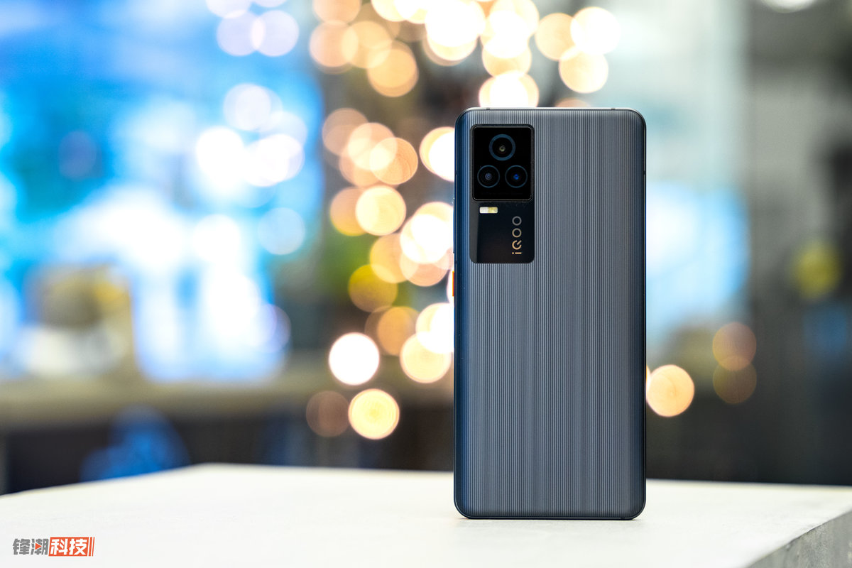 3798元用上骁龙888iqoo7潜蓝配色今日开售