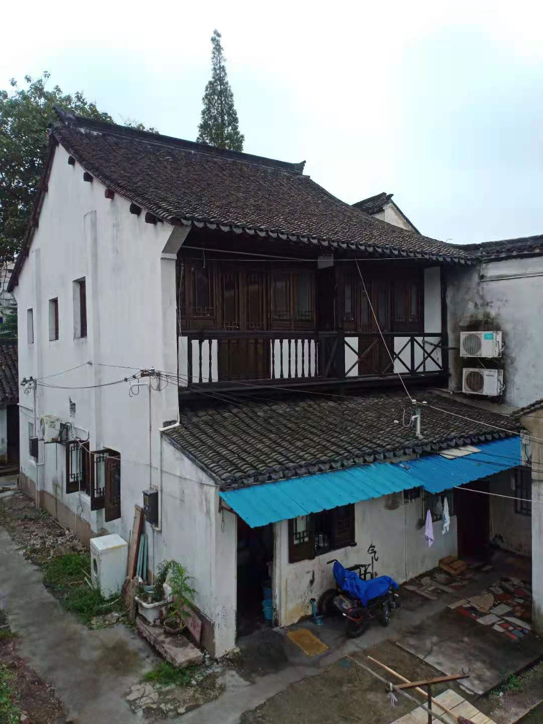 上海城与村枫泾古镇老民居老手艺人在这里雕刻时光