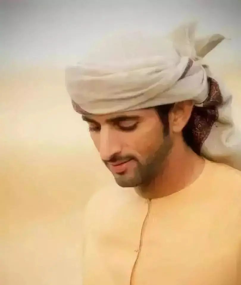 因为身为王储地位尊崇,巨有钱,还长得帅,他在ins上拥有一千