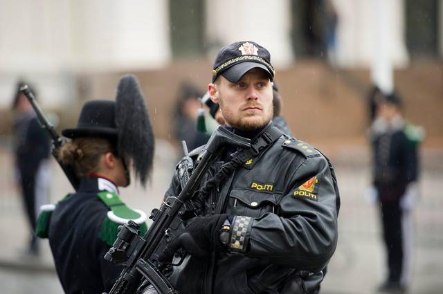 挪威的国王卫队营级编制礼宾任务重仪仗队员身高1米7即可