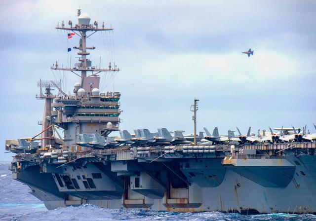 从7月下旬到11月中旬,美国海军尼米兹号航空母舰在中东执行了战斗部署