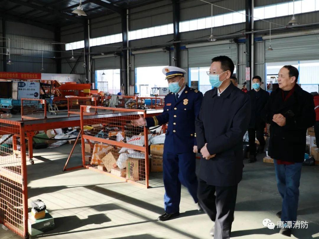 鹰潭市副市长公安局长邓伟检查元旦期间消防安全