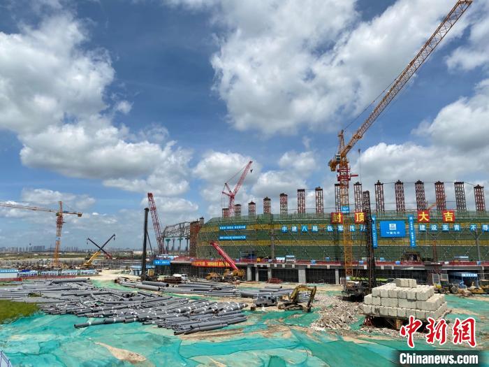 资料图:建设中第三届亚青会主场馆 林大森 摄