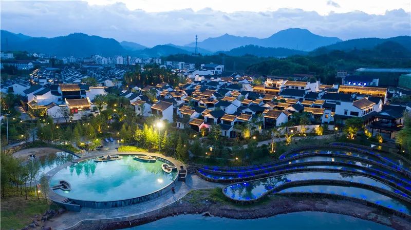 这座曾经在千岛湖最美湖畔沉睡了50多年的古城——文渊狮城,被誉为