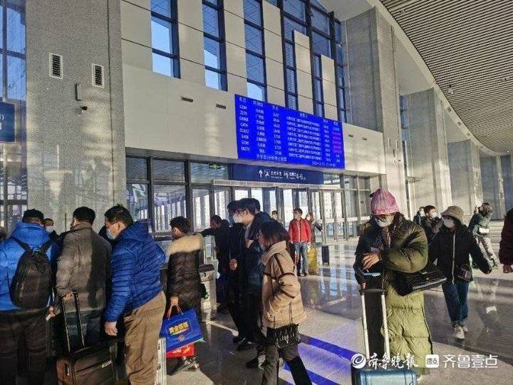 方便乘客到潍坊火车站南站房乘车,公交车将开进站南广场