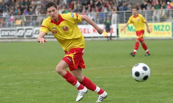 致莱万多夫斯基 你的足球故事，不只与金球有关休闲区蓝鸢梦想 - Www.slyday.coM