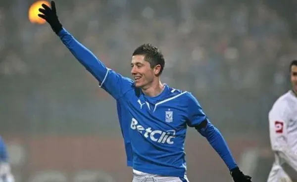 致莱万多夫斯基 你的足球故事，不只与金球有关休闲区蓝鸢梦想 - Www.slyday.coM