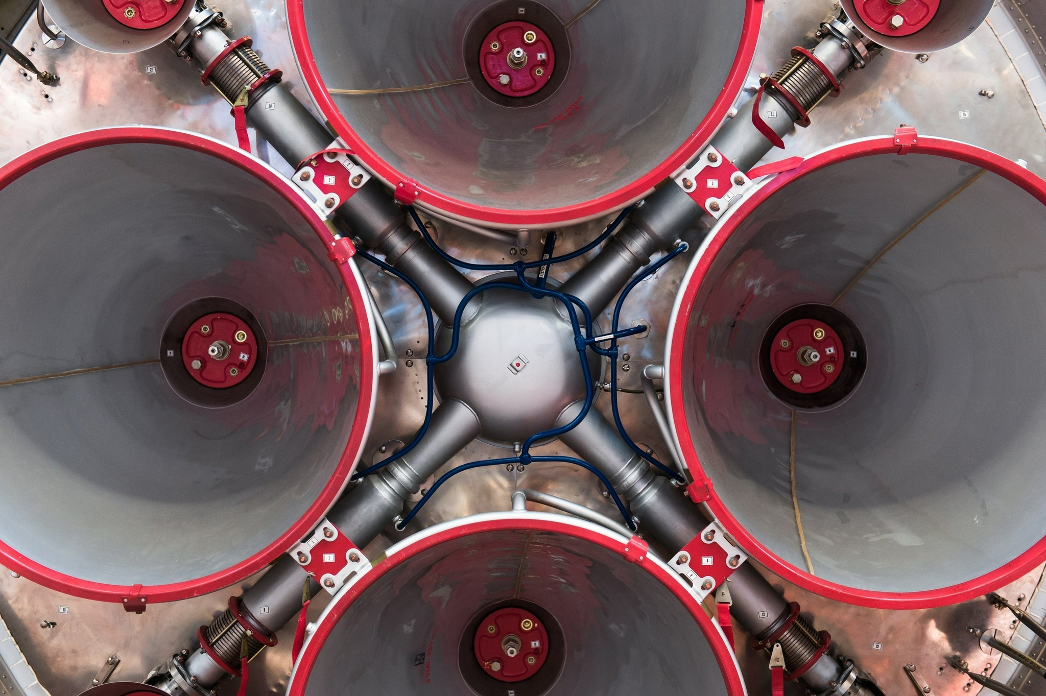 1b火箭rd-107a液氧煤油发动机4个喷口特写