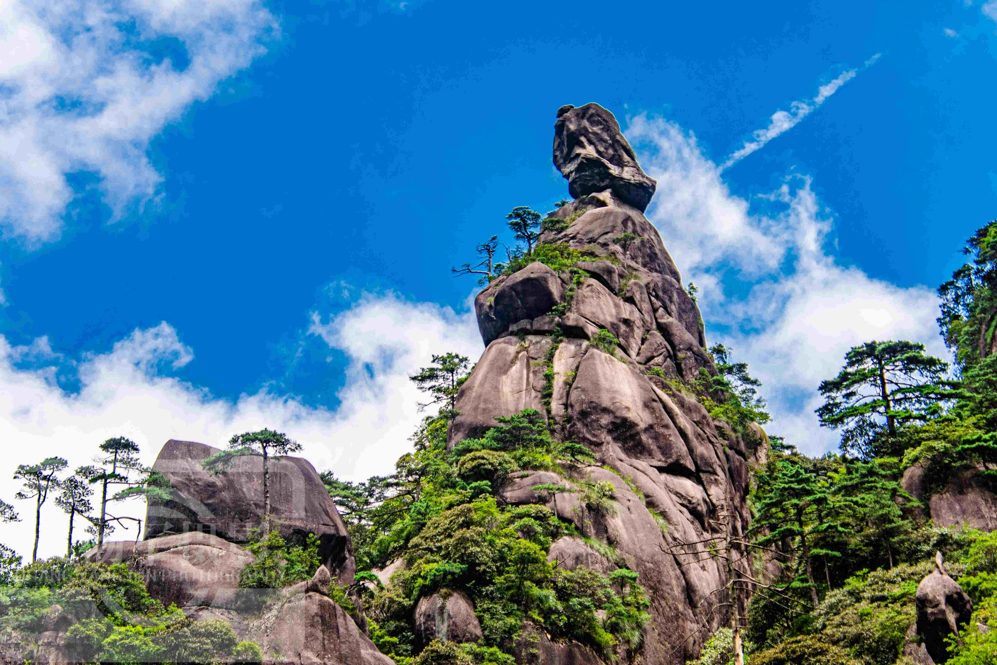 中国最秀美的一座峰林,植被覆盖率达90%以上,山石百态景色宜人