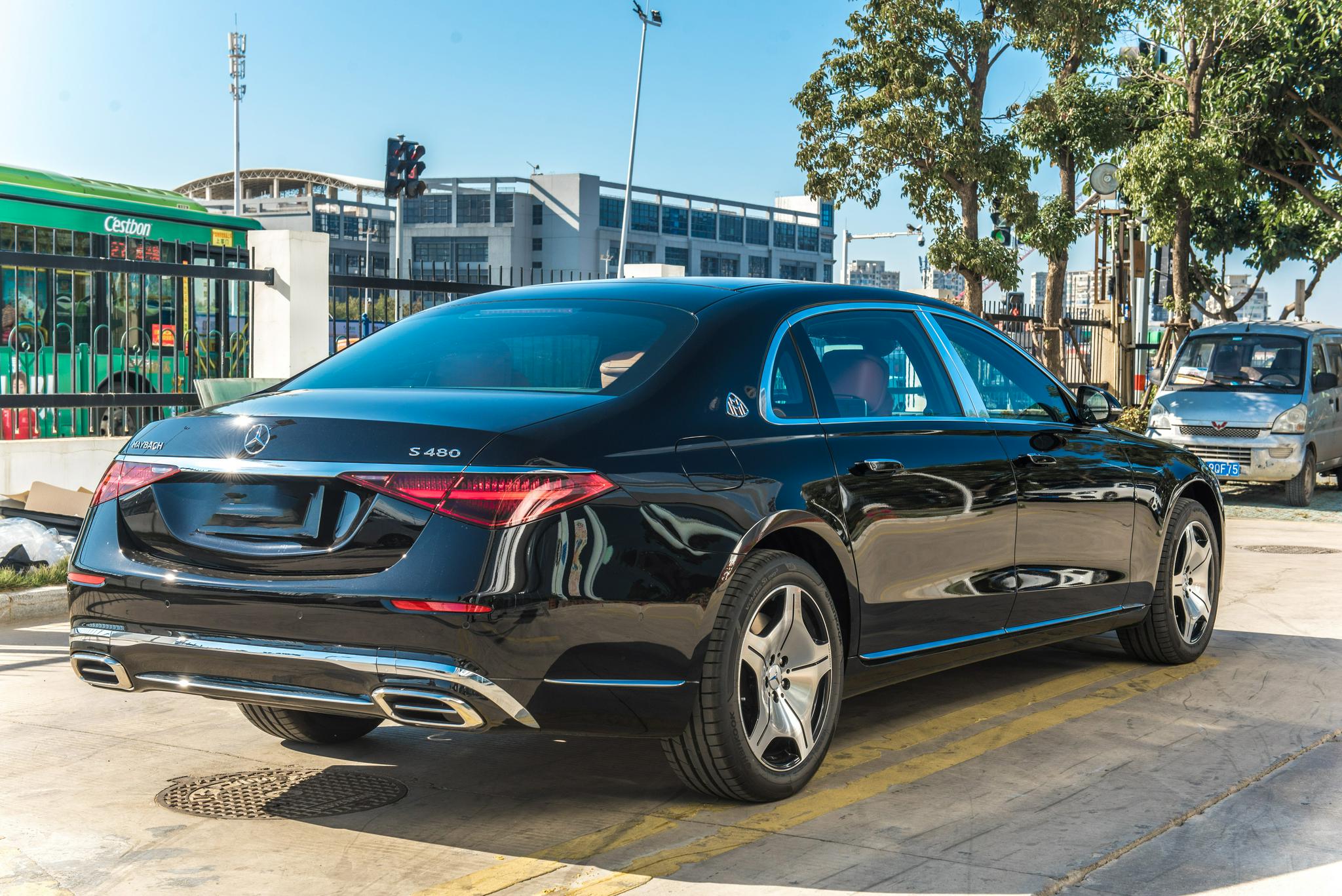 坐标厦门:2021款奔驰迈巴赫s级s 480 4matic黑外棕内实车美拍