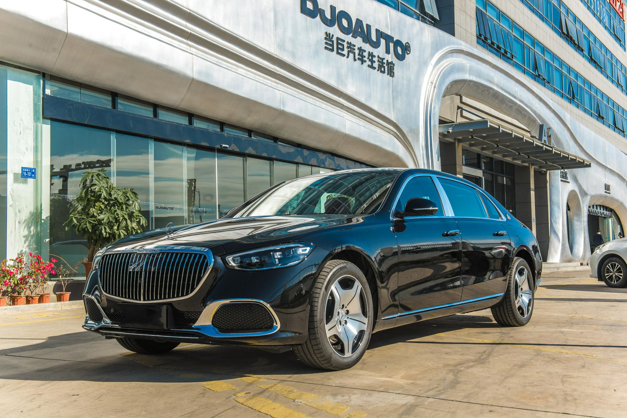 坐标厦门:2021款奔驰迈巴赫s级s 480 4matic黑外棕内实车美拍