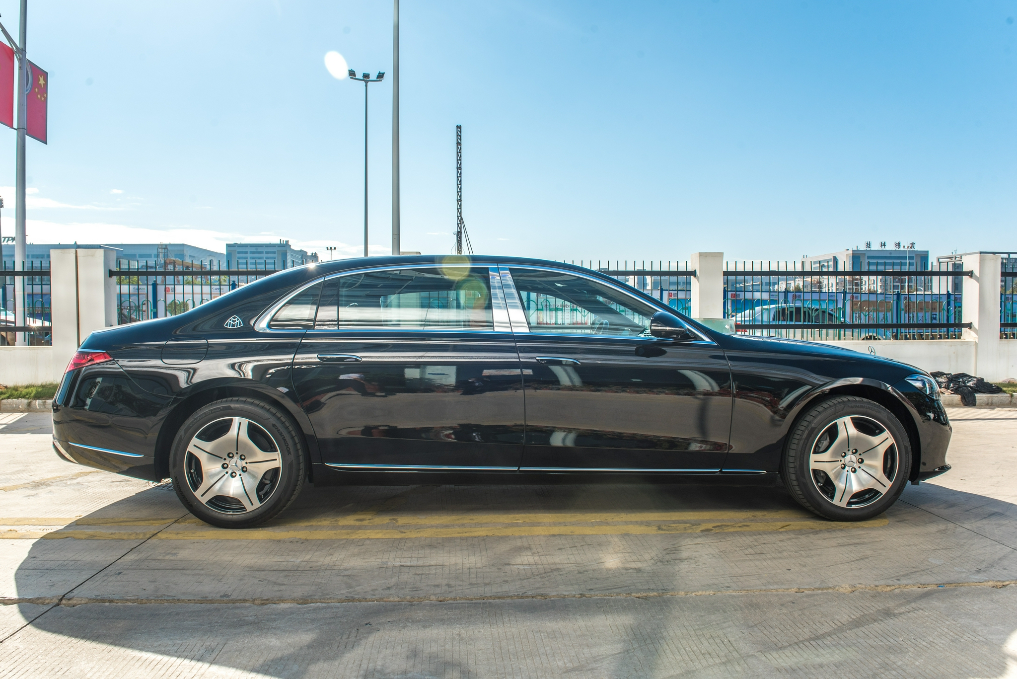 坐标厦门:2021款奔驰迈巴赫s级s 480 4matic黑外棕内实车美拍