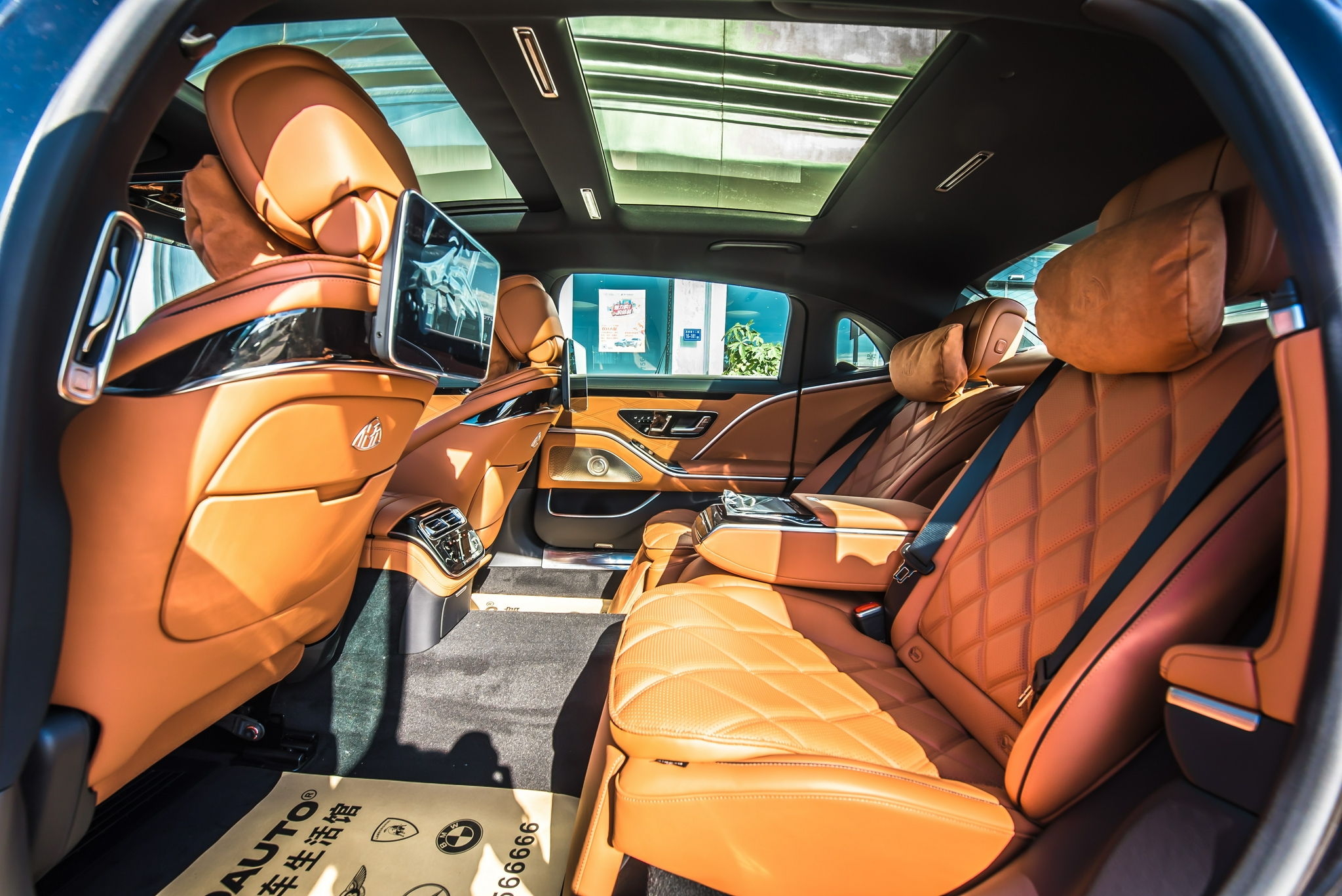 坐标厦门:2021款奔驰迈巴赫s级s 480 4matic黑外棕内实车美拍