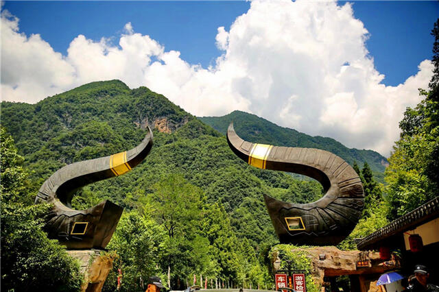 美丽的神农架官门山,让人向往的天然氧吧,还有神秘的野人雕像