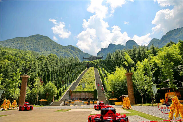 美丽的神农架官门山,让人向往的天然氧吧,还有神秘的野人雕像