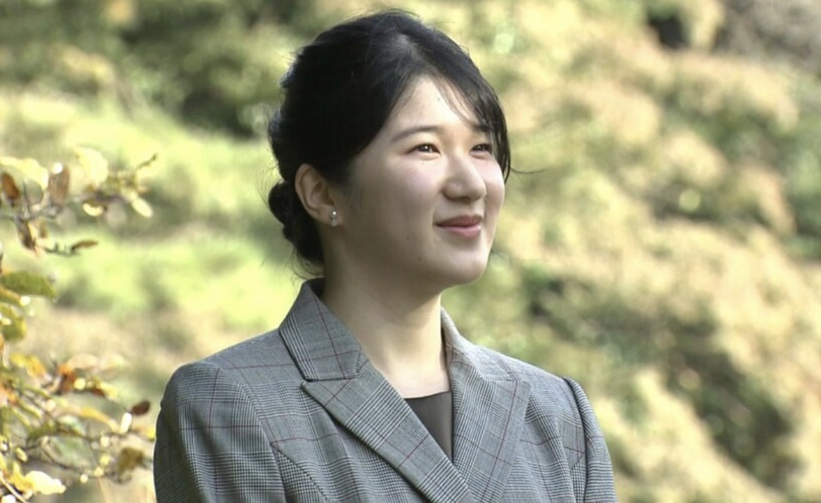 日本爱子公主20岁生日!生日照盘起头发,褪去婴儿肥,温婉可人