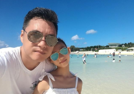 万弘杰已经多年没有新作品推出了,近年来他尝试转行做导演了,还导演了