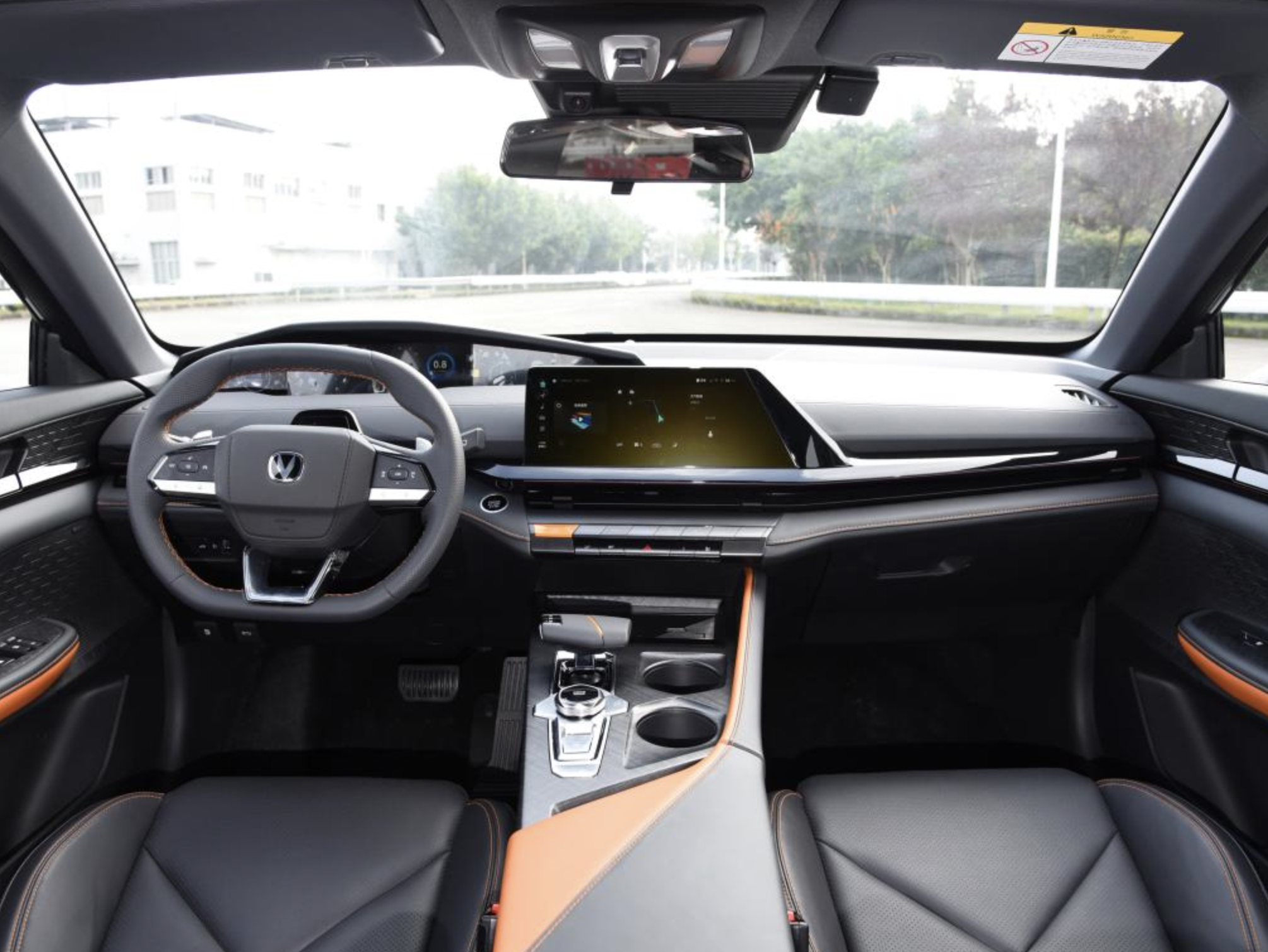 国产轿车颜值天花板长安univ真走心了电动尾翼同级仅有