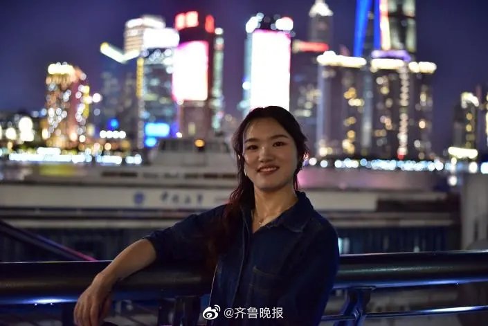 复旦女生一年打卡图书馆1424次休闲区蓝鸢梦想 - Www.slyday.coM