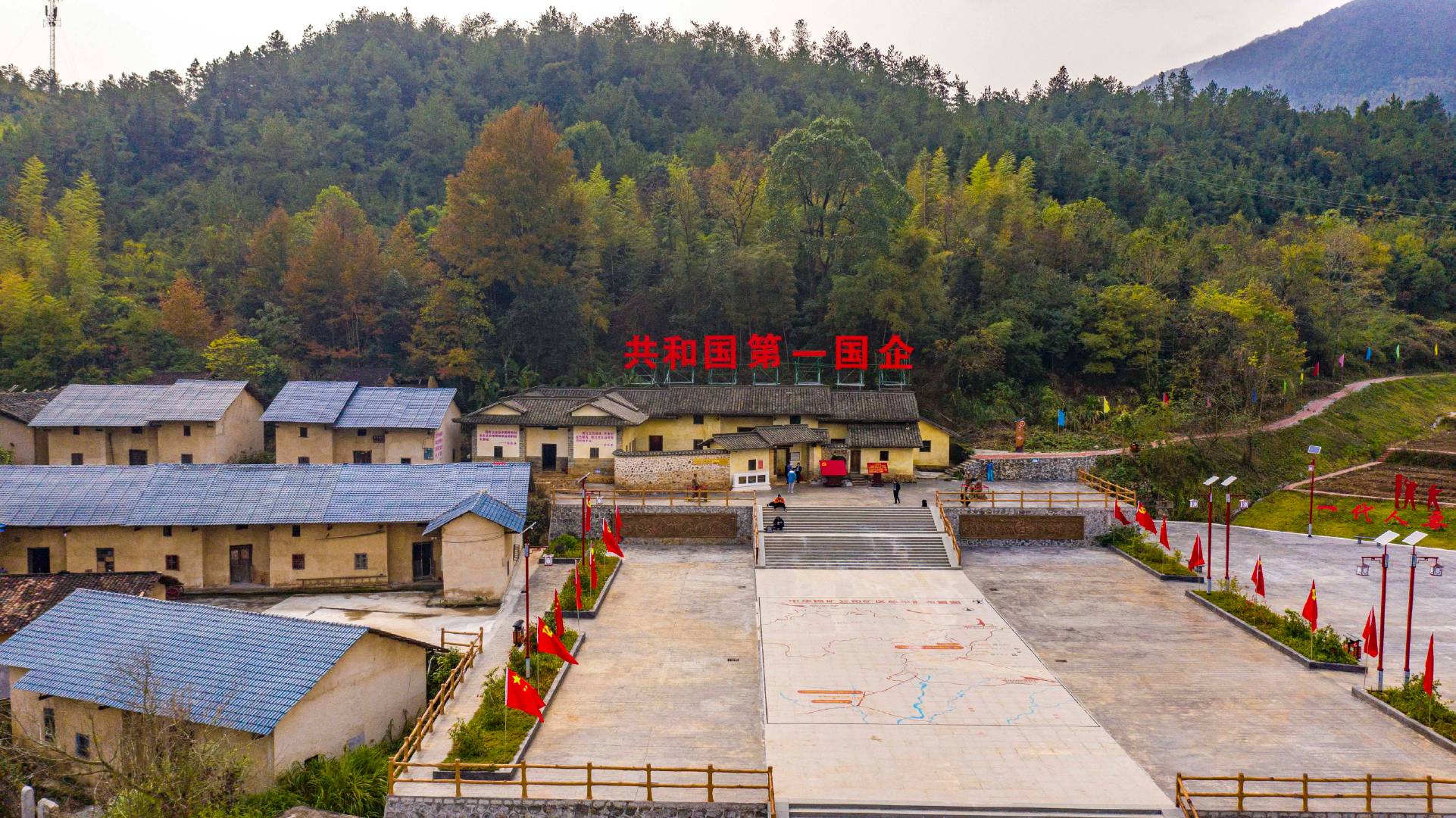 来到江西铁山垅钨业有限公司中华钨矿公司旧址参观.