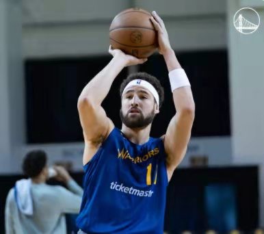 太阳17连胜!艾顿证明自己,库里被夹击限制,勇士想冲冠需要克莱休闲区蓝鸢梦想 - Www.slyday.coM 太阳17连胜!艾顿证明自己,库里被夹击限制,勇士想冲冠需要克莱休闲区蓝鸢梦想 - Www.slyday.coM