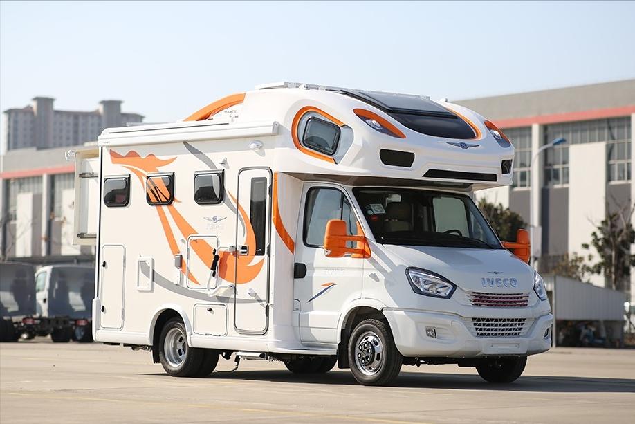 脑门有点像保时捷的房车实拍旌航房车巍浩wh4双拓展