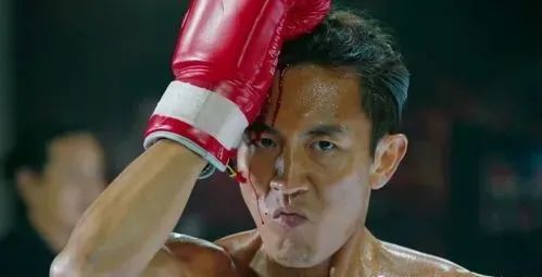 真丢人57岁黎耀祥为新剧练出满身肌肉内娱男演员却戴假肌肉