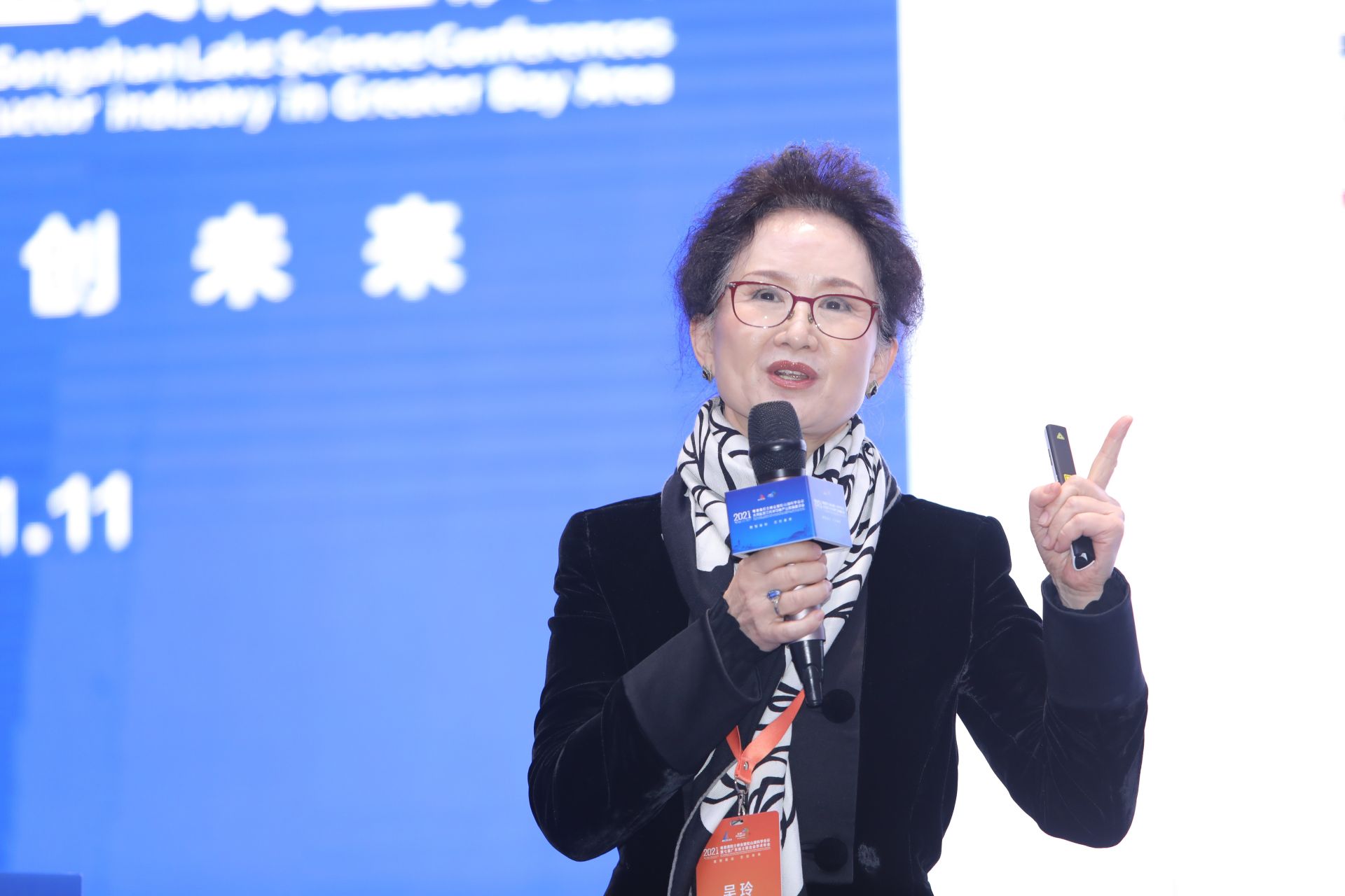 第三代半导体产业技术创新战略联盟理事长吴玲做主题报告.