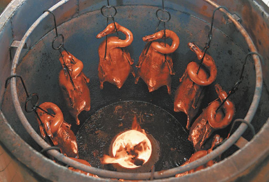 王羲之养鹅是为了吃?北烤鸭,南烧鹅,烤炉之中见分晓