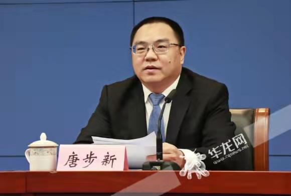 市民政局局长唐步新介绍有关情况.