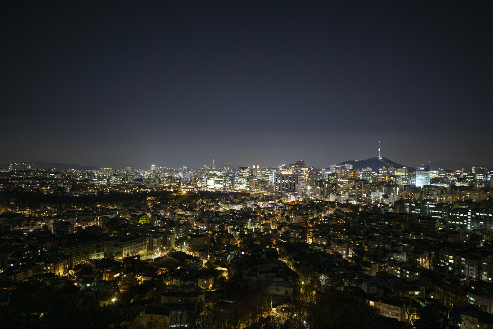 这是12月1日在韩国首尔拍摄的城市夜景.新华社记者 王益亮 摄