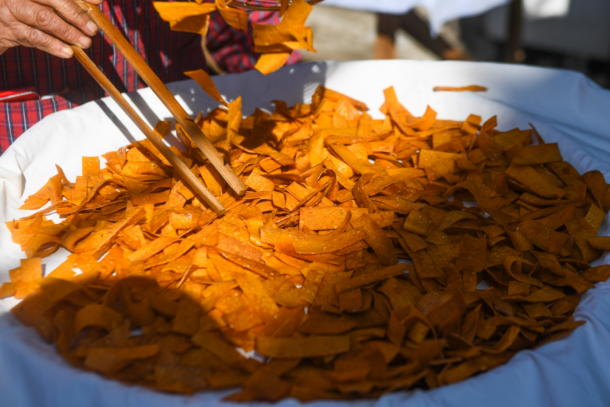 这是晾好的番薯片成品(12月1日摄).新华社记者 徐昱 摄