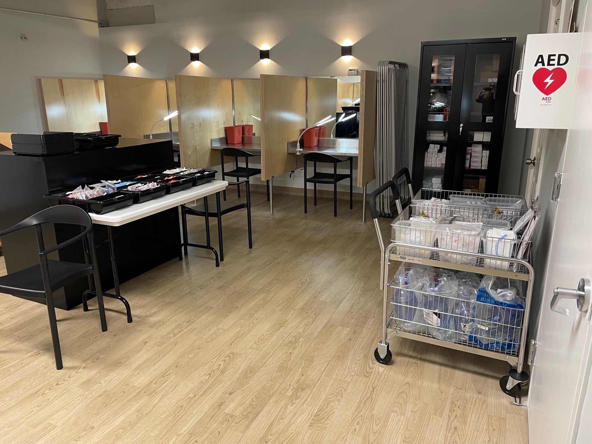 美国首家官方授权“吸毒点”在纽约市开张休闲区蓝鸢梦想 - Www.slyday.coM