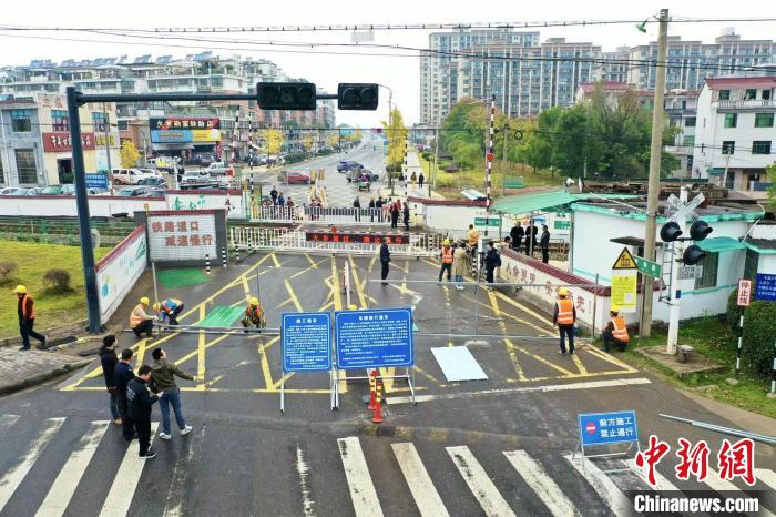 李渔路铁路道口。杭州工务段供图