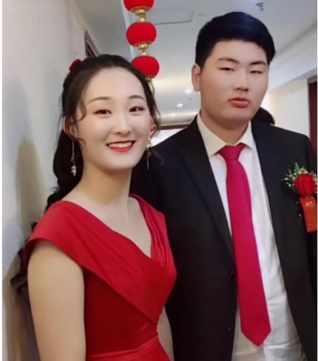 首先,文中爆料称陈亚男结婚一年来,不过就回家十几次,甚至中秋节,公婆
