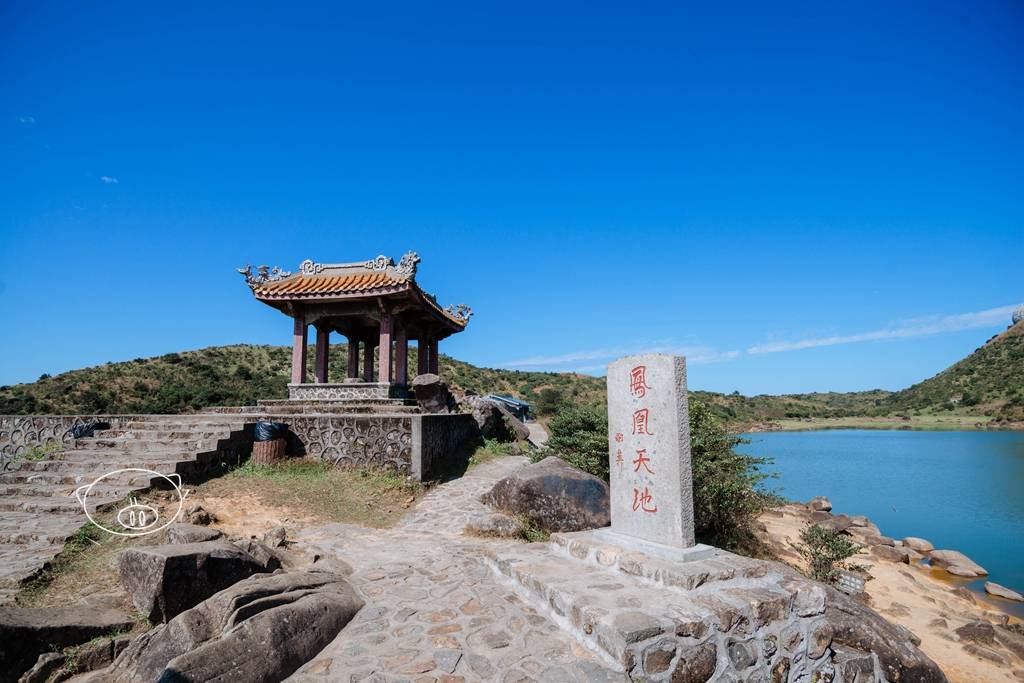 潮州南国第一天池美称的凤凰天池景观