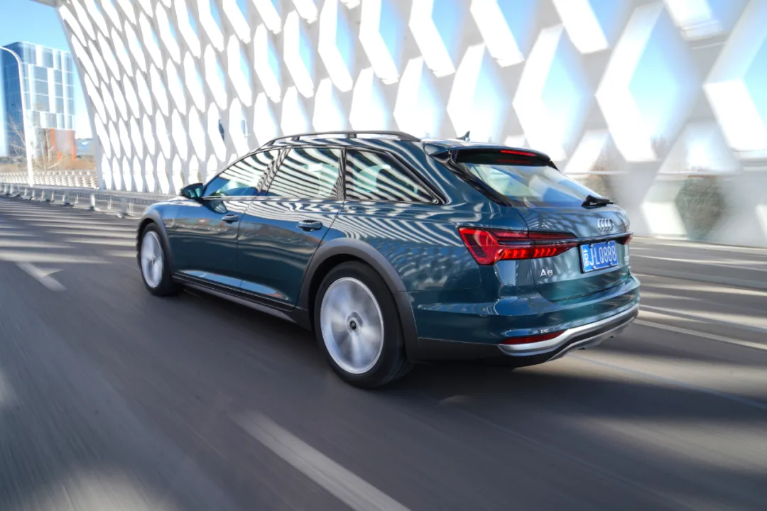 试驾奥迪a6allroad办完近70万的旅行车女生买菜的最佳座驾