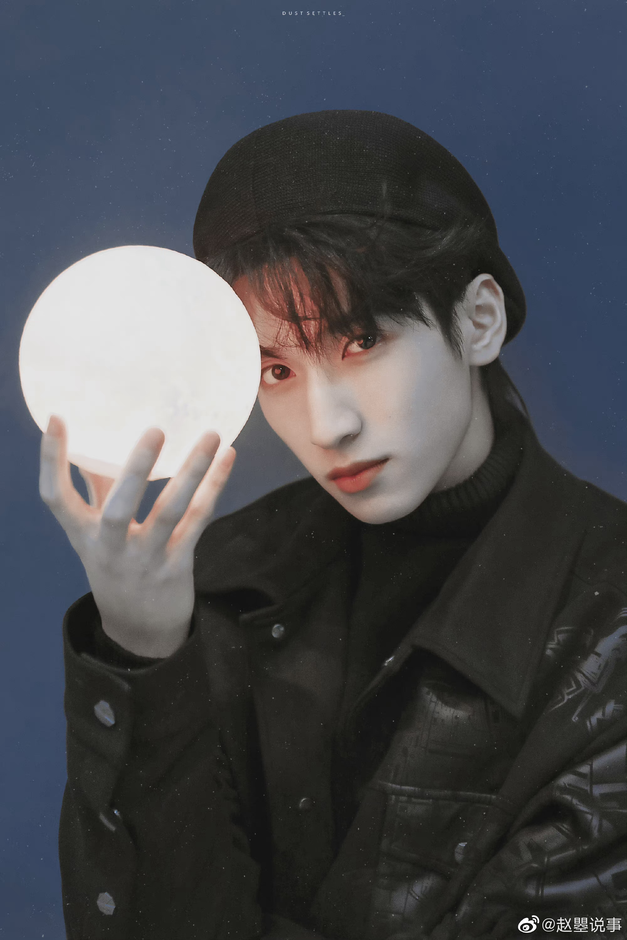 严浩翔这样子的一个偶遇月球的照片